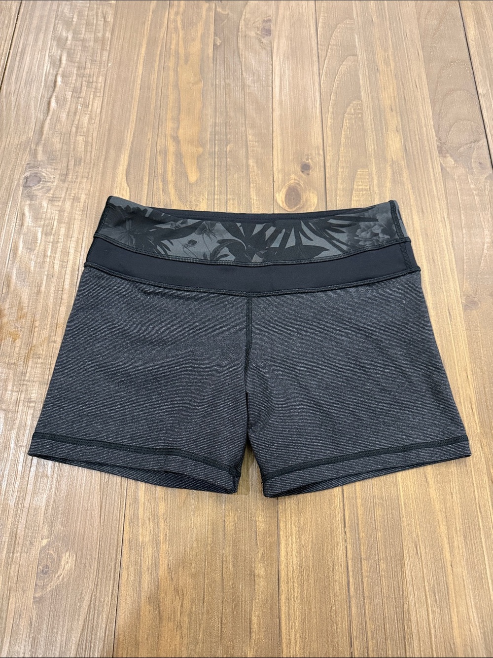 Lululemon Reverse Groove Short (Regular) - Picture 9 of 11